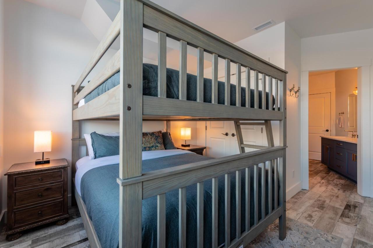 Fully Renovated Ski-In/Out Loft With Private Hot Tub! Golden Buitenkant foto